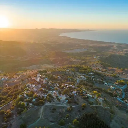 Villa Kinousa 1 *