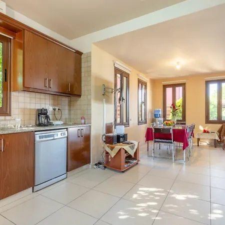 Villa Kinousa 1 *