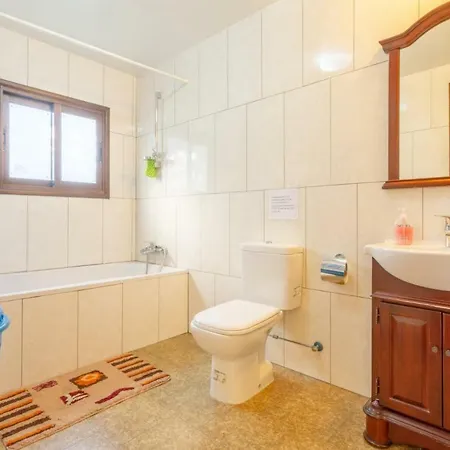 Villa Kinousa 1 *
